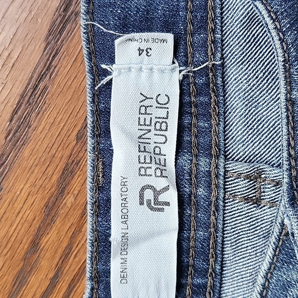 Refinery Republic distressed Jean shorts - Picture 2 of 5